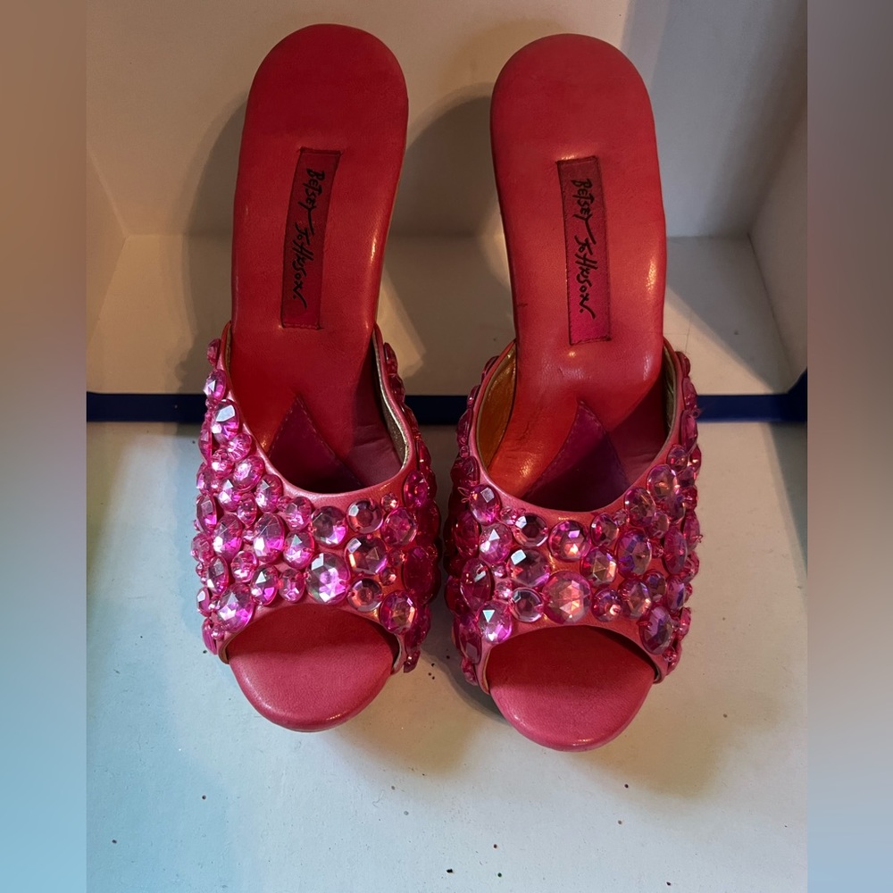 Betsey Johnson pink jeweled Polly’s💖